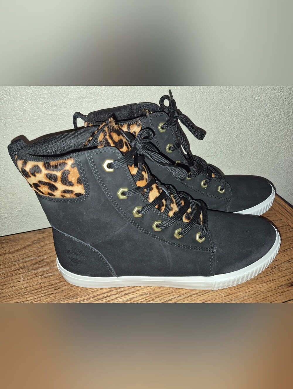 Timberland Women's Skyla Bay 6-Inch Boot, Size 9.5, Black & Leopard